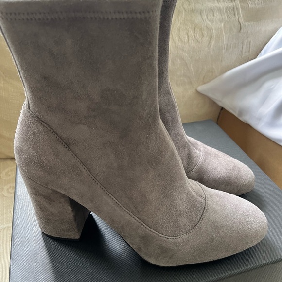 BRAND NEW COACH ~ Giana Stretch Bootie ~ ORIGINAL BOX & PACKAGING!!!! - Picture 3 of 5